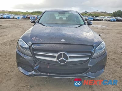 Piąte zdjęcie samochodu w środku: 2017 MERCEDES-BENZ C 300 4MATIC VIN:55SWF4KB9HU202443 - miniatura