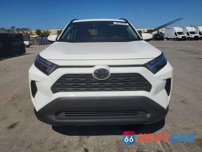 Piąte zdjęcie samochodu w środku: 2025 TOYOTA RAV4 XLE VIN:2T3W1RFV2SC348929 - miniatura