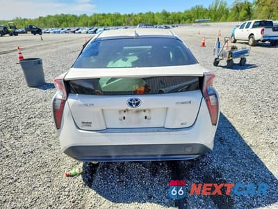 Zdjęcie 6 z 12 samochodu: 2017 TOYOTA PRIUS TWO ECO VIN:JTDKARFUXH3533066 - miniatura