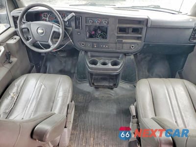 Zdjęcie 8 z 13 samochodu: 2018 CHEV EXPRESS G2500 VIN:1GCWGBFP6J1253924 - miniatura