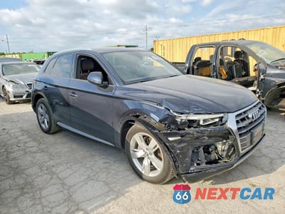 Czwarte zdjęcie samochodu z boku: 2018 AUDI Q5 PREMIUM VIN:WA1ANAFY8J2090443 - miniatura