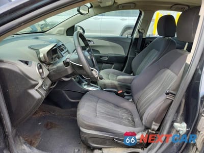 Zdjęcie 7 z 12 samochodu: 2015 CHEVROLET SONIC LT VIN:1G1JC5SG3F4160516 - miniatura