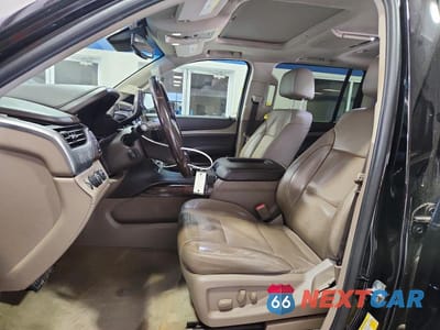 Zdjęcie 7 z 13 samochodu: 2018 CHEVROLET SUBURBAN K1500 LT VIN:1GNSKHKC5JR280849 - miniatura