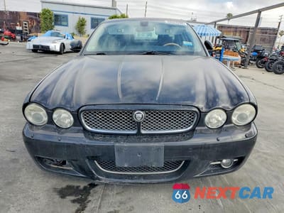 Piąte zdjęcie samochodu w środku: 2008 JAGUAR XJ8 VIN:SAJWA71BX8SH26257 - miniatura