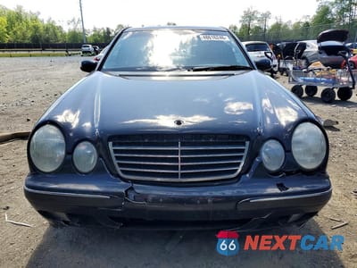 Piąte zdjęcie samochodu w środku: 2002 MERCEDES-BENZ E 430 VIN:WDBJF70J32B412729 - miniatura