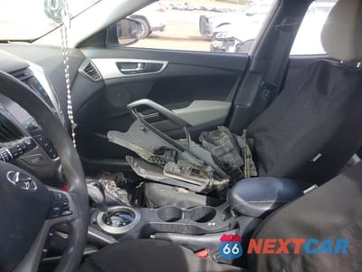 Zdjęcie 9 z 12 samochodu: 2012 HYUNDAI VELOSTER BASE VIN:KMHTC6AD2CU064283 - miniatura
