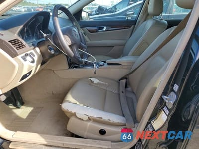 Zdjęcie 7 z 12 samochodu: 2011 MERCEDES-BENZ C 300 VIN:WDDGF5EB0BA508217 - miniatura