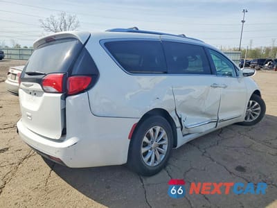 Trzecie zdjęcie samochodu z tyłu: 2019 CHRYSLER PACIFICA TOURING L VIN:2C4RC1BG3KR539803 - miniatura