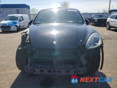 Piąte zdjęcie samochodu w środku: 2012 PORSCHE CAYENNE VIN:WP1AA2A24CLA02624 - miniatura