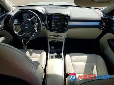 Zdjęcie 8 z 13 samochodu: 2019 VOLVO XC40 T5 MOMENTUM VIN:YV4162XZ1K2006896 - miniatura
