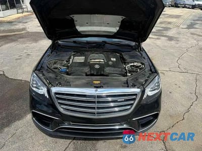 Zdjęcie 8 z 13 samochodu: 2019 MERCEDES-BENZ S 63 AMG 4MATIC VIN:WDDUG8JB8KA453250 - miniatura
