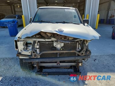 Piąte zdjęcie samochodu w środku: 2004 NISSAN FRONTIER KING CAB XE V6 VIN:1N6ED26Y14C461101 - miniatura