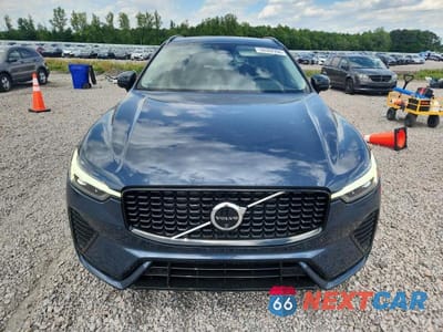 Piąte zdjęcie samochodu w środku: 2025 VOLVO XC60 PLUS VIN:YV4M12RC9S1043611 - miniatura