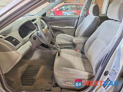 Zdjęcie 7 z 12 samochodu: 2004 TOYOTA CAMRY LE VIN:4T1BE32K84U900505 - miniatura