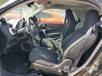 Zdjęcie 7 z 12 samochodu: 2016 SMART FORTWO VIN:WMEFJ5DA1GK056021 - miniatura