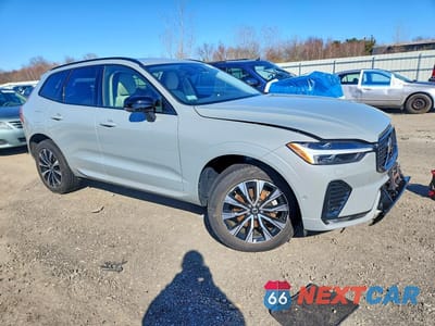 Czwarte zdjęcie samochodu z boku: 2024 VOLVO XC60 PLUS VIN:YV4L12RLXR1710787 - miniatura