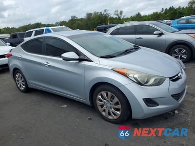 Czwarte zdjęcie samochodu z boku: 2012 HYUNDAI ELANTRA GLS VIN:5NPDH4AE4CH076940 - miniatura