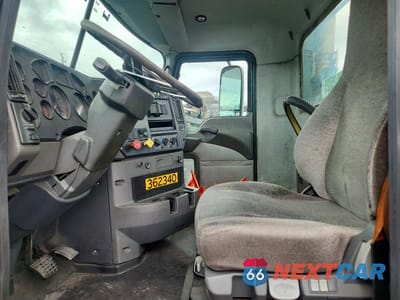 Piąte zdjęcie samochodu w środku: 2017 MACK CXU612 SEMI TRUCK VIN:1M1AW01X3HM009648 - miniatura