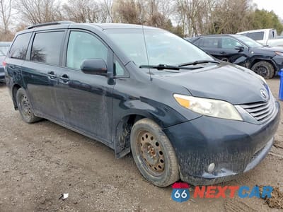 Czwarte zdjęcie samochodu z boku: 2011 TOYOTA SIENNA XLE 8-PASSENGER VIN:5TDYK3DC4BS075951 - miniatura