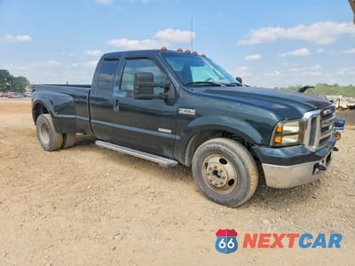 Czwarte zdjęcie samochodu z boku: 2005 FORD F350 SUPER DUTY VIN:1FTWX32P25EC54062 - miniatura