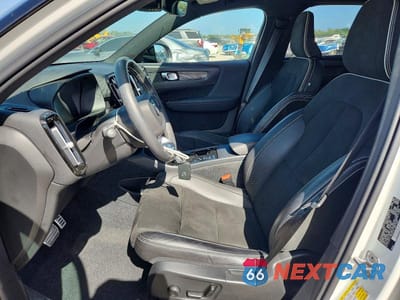 Zdjęcie 7 z 13 samochodu: 2021 VOLVO XC40 T4 R-DESIGN VIN:YV4AC2HM4M2491372 - miniatura