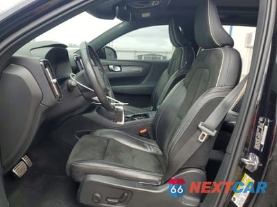 Zdjęcie 7 z 13 samochodu: 2021 VOLVO XC40 T5 R-DESIGN VIN:YV4162UM8M2526850 - miniatura