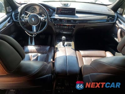 Zdjęcie 8 z 13 samochodu: 2015 BMW X5 XDRIVE50I VIN:5UXKR6C54F0J75433 - miniatura