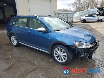 Czwarte zdjęcie samochodu z boku: 2017 VOLKSWAGEN GOLF ALLTRACK S VIN:3VWH17AU6HM526648 - miniatura