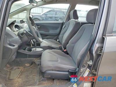 Zdjęcie 7 z 11 samochodu: 2013 HONDA FIT VIN:JHMGE8H33DC063710 - miniatura