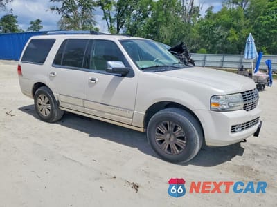 Czwarte zdjęcie samochodu z boku: 2010 LINCOLN NAVIGATOR VIN:5LMJJ2J5XAEJ07481 - miniatura