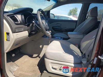 Zdjęcie 7 z 12 samochodu: 2016 KIA SEDONA LX VIN:KNDMB5C16G6185451 - miniatura