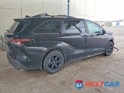 Trzecie zdjęcie samochodu z tyłu: 2025 TOYOTA SIENNA WOODLAND EDITION VIN:5TDCSKFC3SS175878 - miniatura