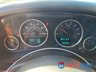 Zdjęcie 9 z 12 samochodu: 2014 JEEP WRANGLER UNLIMITED SAHARA VIN:1C4HJWEG8EL117971 - miniatura