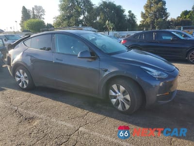 Czwarte zdjęcie samochodu z boku: 2020 TESLA MODEL Y VIN:5YJYGDEE7LF031486 - miniatura