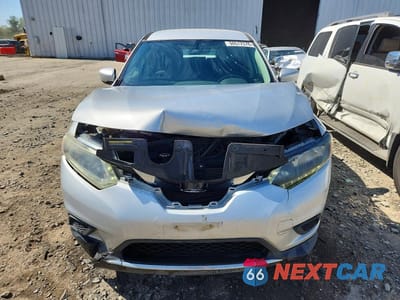 Piąte zdjęcie samochodu w środku: 2016 NISSAN ROGUE S VIN:5N1AT2MT8GC810587 - miniatura