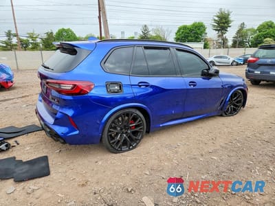 Trzecie zdjęcie samochodu z tyłu: 2022 BMW X5 M VIN:5YMJU0C0XN9K39778 - miniatura