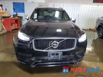 Piąte zdjęcie samochodu w środku: 2017 VOLVO XC90 T6 VIN:YV4A22PM9H1185932 - miniatura