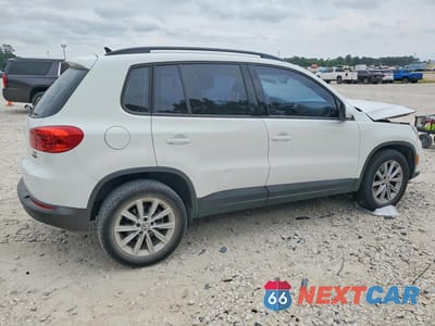 Trzecie zdjęcie samochodu z tyłu: 2018 VOLKSWAGEN TIGUAN LIMITED VIN:WVGBV7AX6JK001878 - miniatura