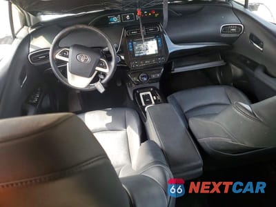 Zdjęcie 8 z 12 samochodu: 2016 TOYOTA PRIUS FOUR VIN:JTDKARFU8G3519276 - miniatura