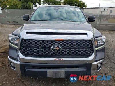 Piąte zdjęcie samochodu w środku: 2021 TOYOTA TUNDRA CREWMAX SR5 VIN:5TFEY5F19MX299299 - miniatura