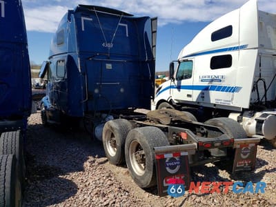 Trzecie zdjęcie samochodu z tyłu: 2023 VOLVO VNL SEMI TRUCK VIN:4V4NC9EHXPN298879 - miniatura