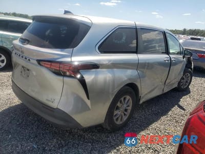 Trzecie zdjęcie samochodu z tyłu: 2021 TOYOTA SIENNA LE VIN:5TDKRKEC2MS033050 - miniatura