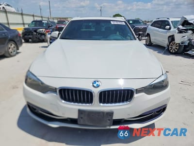 Piąte zdjęcie samochodu w środku: 2016 BMW 328 VIN:WBA8E9G58GNU29424 - miniatura