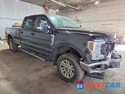 Czwarte zdjęcie samochodu z boku: 2019 FORD F350 SUPER DUTY VIN:1FT8W3B63KEE42278 - miniatura