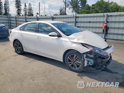 Czwarte zdjęcie samochodu z boku: 2023 KIA FORTE LXS VIN:3KPF24AD7PE587943 - miniatura