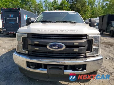 Piąte zdjęcie samochodu w środku: 2019 FORD F350 SUPER DUTY VIN:1FD8W3F64KEC55850 - miniatura