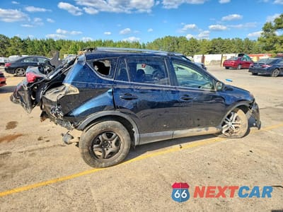 Trzecie zdjęcie samochodu z tyłu: 2018 TOYOTA RAV4 LE VIN:JTMZFREV0JJ724457 - miniatura