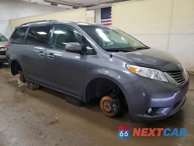 Czwarte zdjęcie samochodu z boku: 2014 TOYOTA SIENNA XLE 7-PASSENGER VIN:5TDDK3DC5ES086962 - miniatura