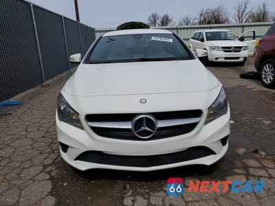 Piąte zdjęcie samochodu w środku: 2014 MERCEDES-BENZ CLA 250 VIN:WDDSJ4EB9EN153421 - miniatura