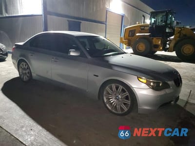 Czwarte zdjęcie samochodu z boku: 2004 BMW 545 I VIN:WBANB33584B111234 - miniatura